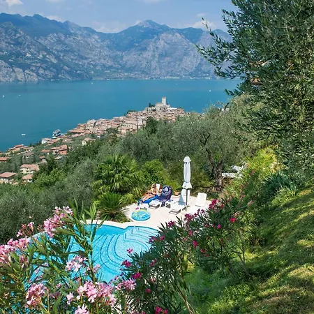 Villa Malcesine 公寓 *