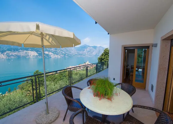 Villa Malcesine 公寓 *
